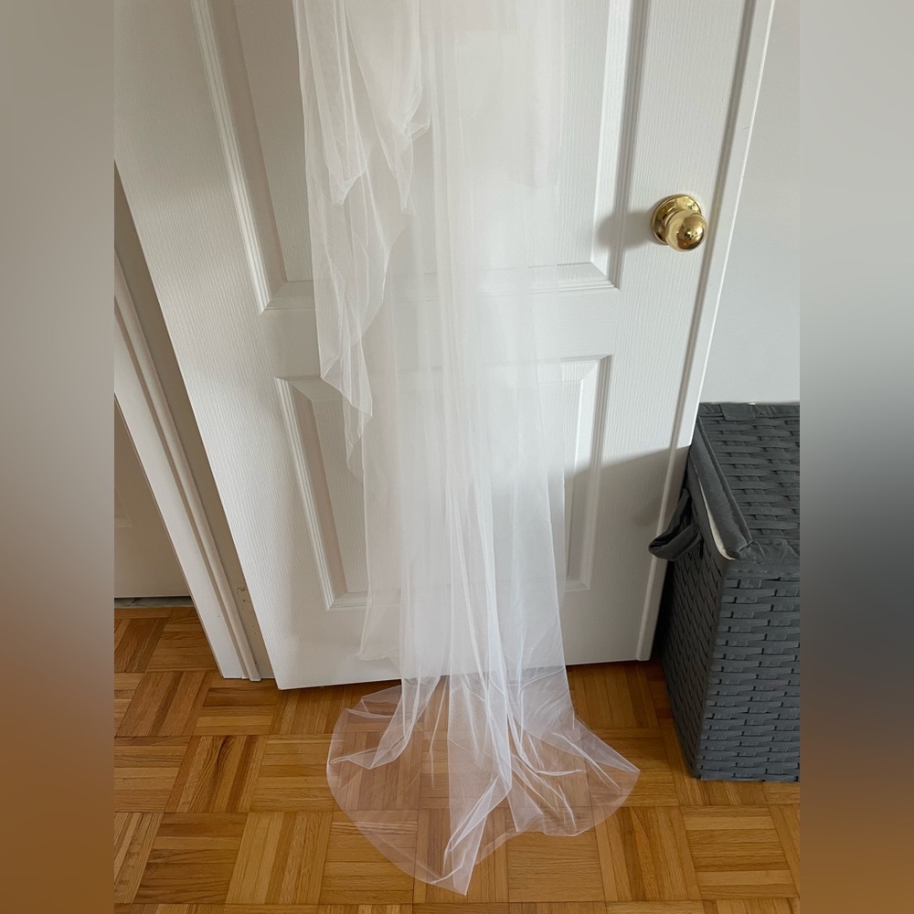 Floor-Length Ivory Wedding Veil with Blusher - Picture 4 of 11